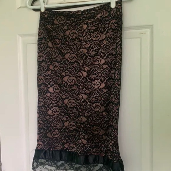 Forever 21 Lace Skirt - Picture 4 of 4